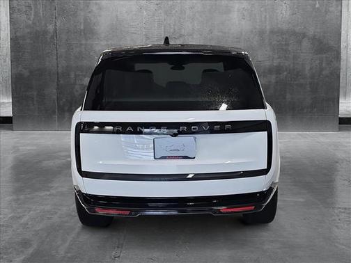 2025 Land Rover Range Rover P400 SE