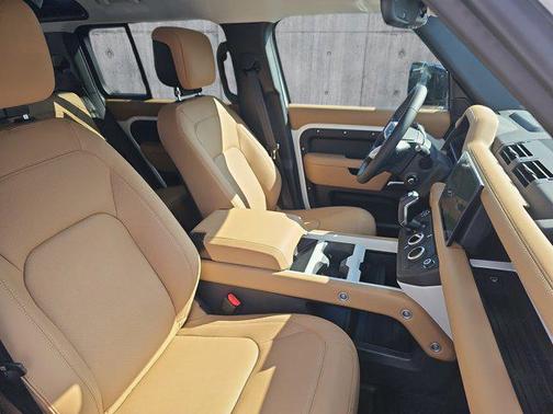 2025 Land Rover Defender X-Dynamic SE