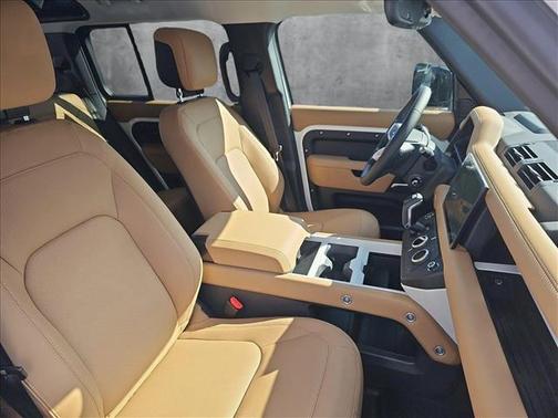 2025 Land Rover Defender X-Dynamic SE