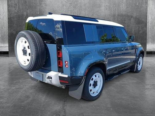 2025 Land Rover Defender 110 P300