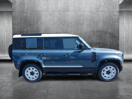 2025 Land Rover Defender 110 P300