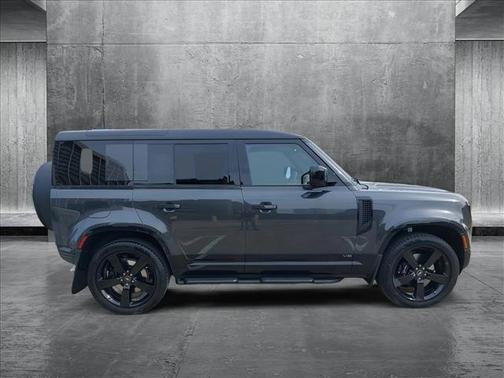 2025 Land Rover Defender 110 V8