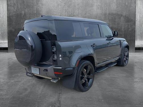 2025 Land Rover Defender 110 V8