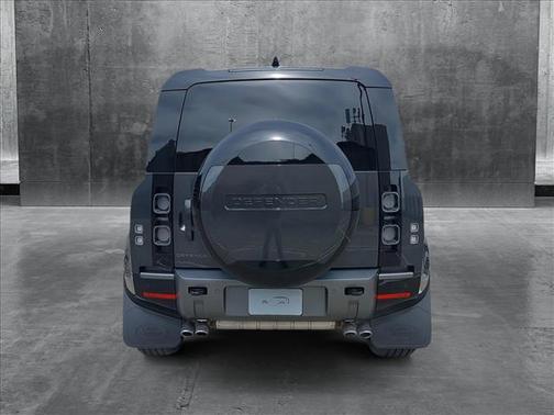 2025 Land Rover Defender 110 V8
