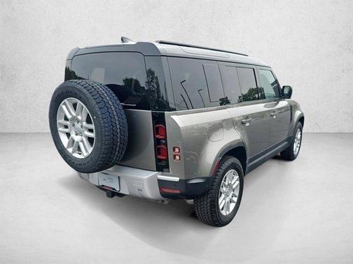 Silicon Silver Premium Metallic 2025 Land Rover Defender 110 P400 S