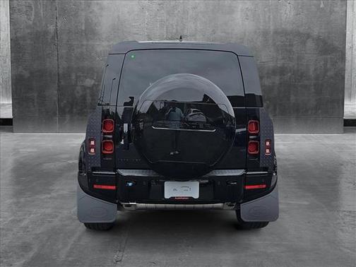 2025 Land Rover Defender 110 P400 X-Dynamic SE