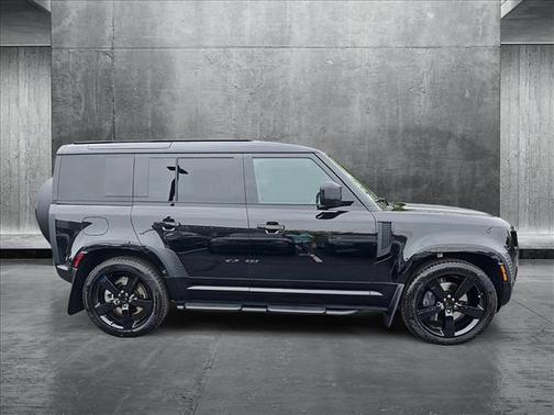 2025 Land Rover Defender 110 P400 X-Dynamic SE