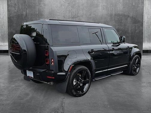 2025 Land Rover Defender 110 P400 X-Dynamic SE