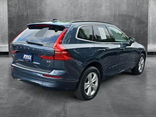 2022 Volvo XC60 B5 Momentum