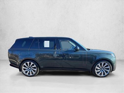 2025 Land Rover Range Rover SE