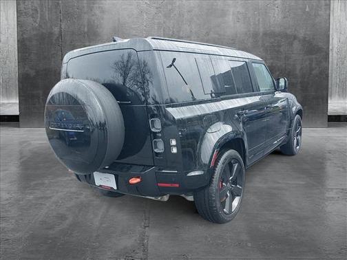 2025 Land Rover Defender 110 P400 X