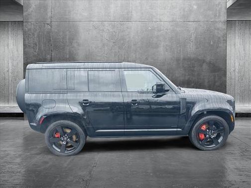 2025 Land Rover Defender 110 P400 X