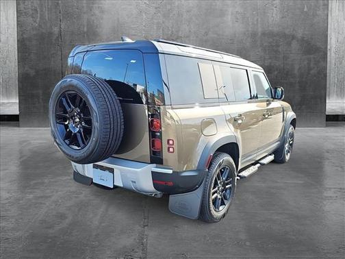 2025 Land Rover Defender 110 P300
