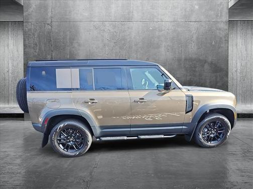2025 Land Rover Defender 110 P300