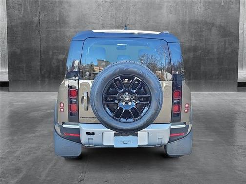 2025 Land Rover Defender 110 P300