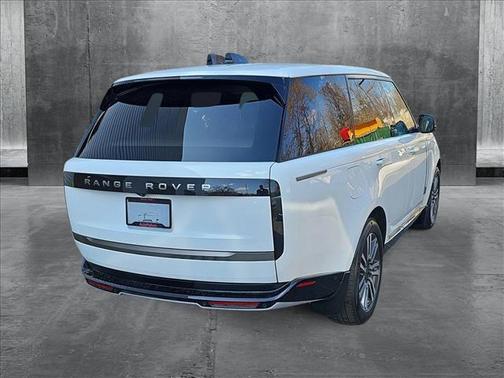2025 Land Rover Range Rover P530 SE