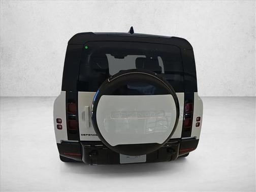 2025 Land Rover Defender 130 P400 X-Dynamic SE