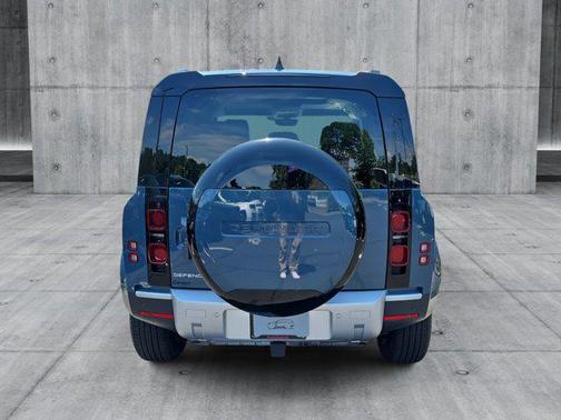 2025 Land Rover Defender 110 P300