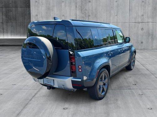 2025 Land Rover Defender 110 P300