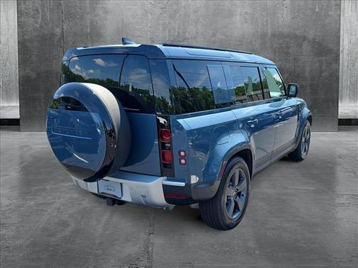 2025 Land Rover Defender 110 P300