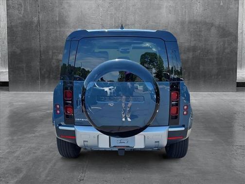 2025 Land Rover Defender 110 P300