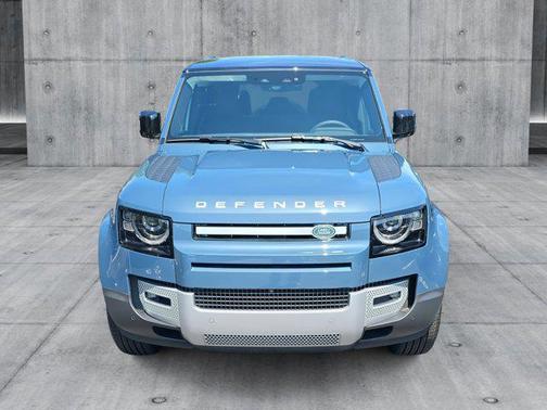 2025 Land Rover Defender 110 P300
