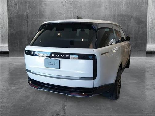 2025 Land Rover Range Rover P530 SE