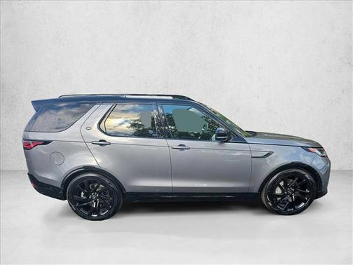 2025 Land Rover Discovery P300 Dynamic SE