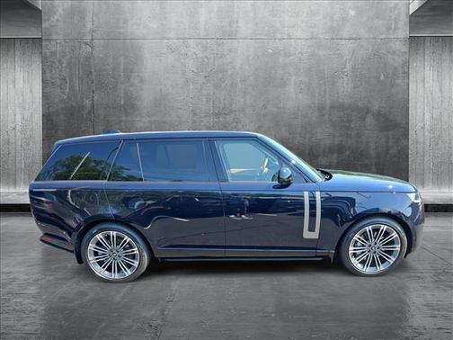 2025 Land Rover Range Rover P530 SE 7 Seat