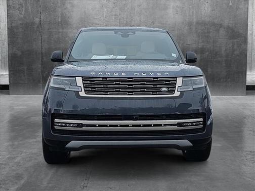 2025 Land Rover Range Rover P400 SE 7 Seat