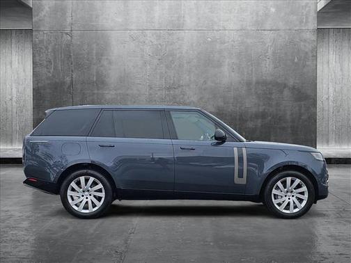 2025 Land Rover Range Rover P400 SE 7 Seat