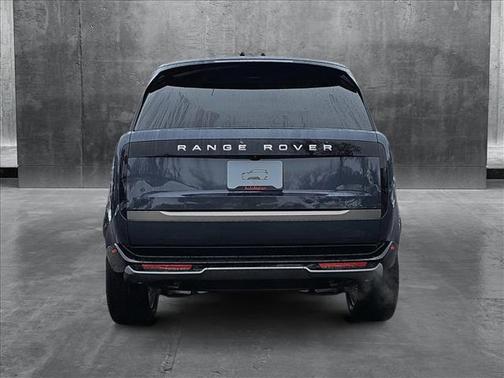2025 Land Rover Range Rover P400 SE 7 Seat
