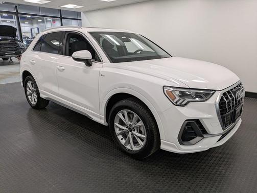 2024 Audi Q3 Premium 45 TFSI S line quattro Tiptronic