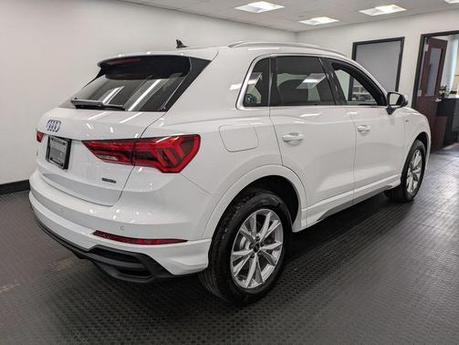 2024 Audi Q3 Premium 45 TFSI S line quattro Tiptronic