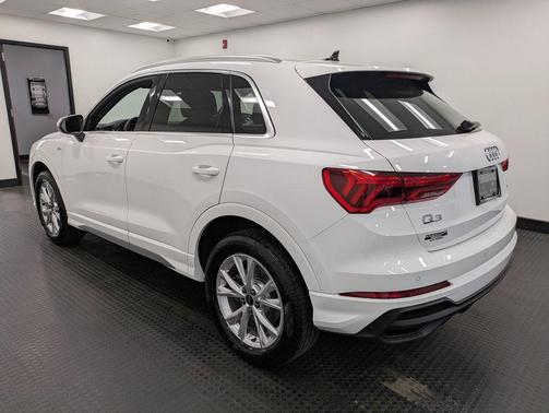 2024 Audi Q3 Premium 45 TFSI S line quattro Tiptronic
