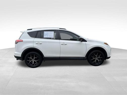 2017 Toyota RAV4 SE