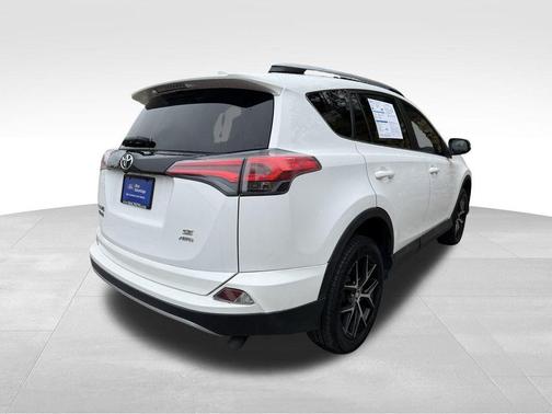 2017 Toyota RAV4 SE
