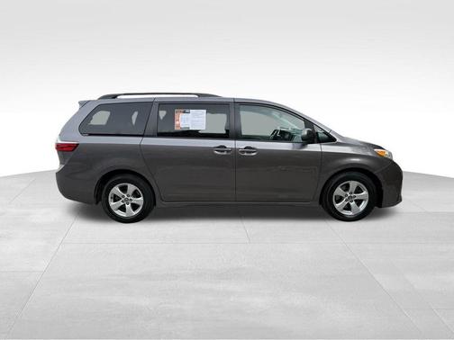 2018 Toyota Sienna LE