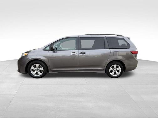 2018 Toyota Sienna LE