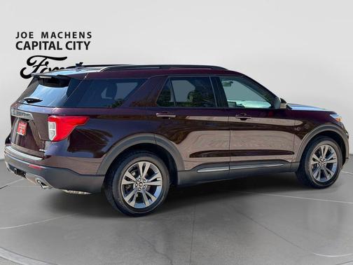 Jewel Red Metallic Tinted Clearcoat 2022 Ford Explorer XLT