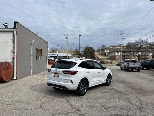 OXFORD WHITE 2023 Ford Escape ST-Line