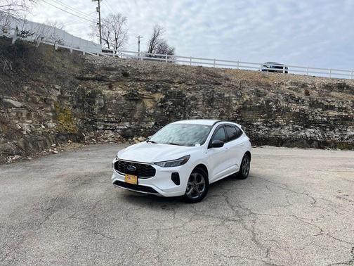 OXFORD WHITE 2023 Ford Escape ST-Line
