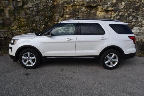 Photo 5 of 28 of 2019 Ford Explorer XLT