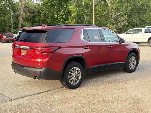 Radiant Red Tintcoat 2023 Chevrolet Traverse LT Cloth