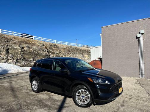AGATE BLACK METALLIC 2022 Ford Escape SE