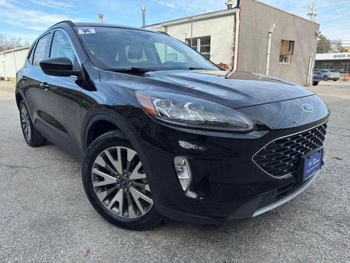 2022 Ford Escape Titanium