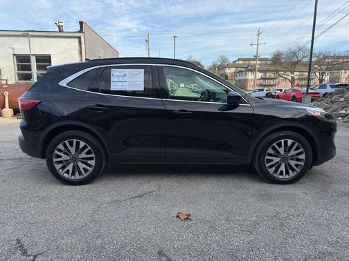 2022 Ford Escape Titanium