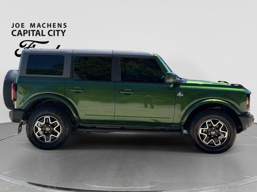 Eruption Green Metallic 2024 Ford Bronco Outer Banks