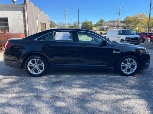 2019 Ford Taurus SEL