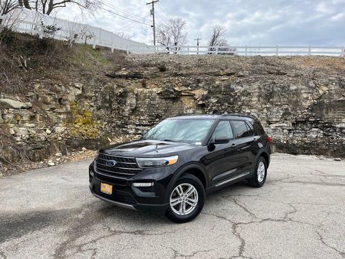 AGATE BLACK METALLIC 2023 Ford Explorer XLT